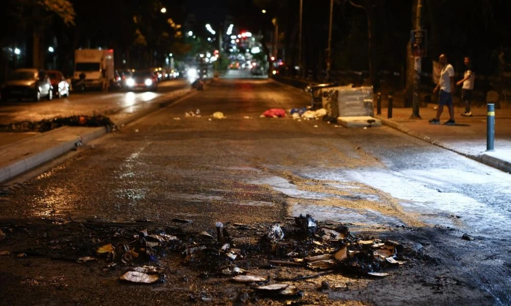 Επεισόδια στη Ζωγράφου: Δύο αστυνομικοί τραυματίστηκαν